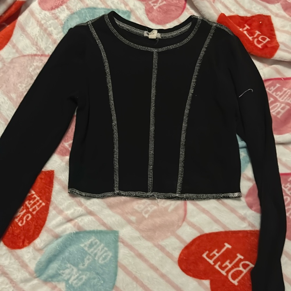 Fitted black crop top. Thickish shirt